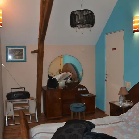 Prázdninový dům Le De La Gentilhommiere Du Chateau De Ragnies. Lyree