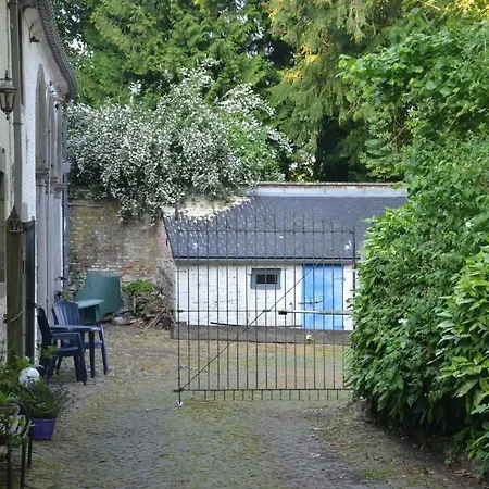 Le De La Gentilhommiere Du Chateau De Ragnies. Ferienhaus Lyree