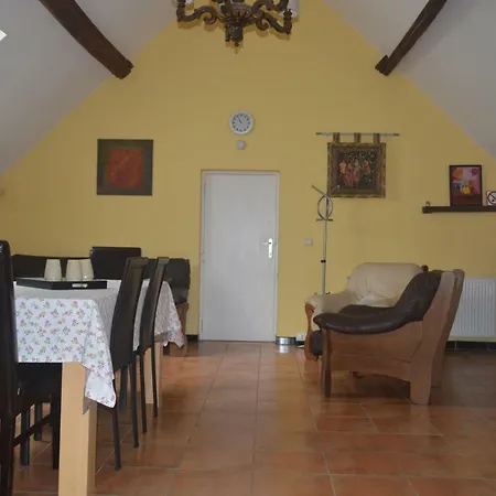 Le De La Gentilhommiere Du Chateau De Ragnies. Dom wakacyjny