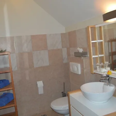 Le De La Gentilhommiere Du Chateau De Ragnies. * Lyree